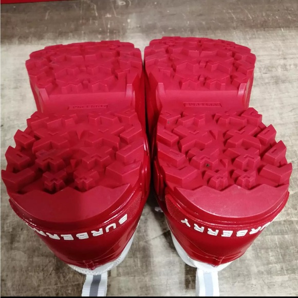 New!!! Burberry Arthur Low Top Red And White Sneakers - Picture 7 of 9